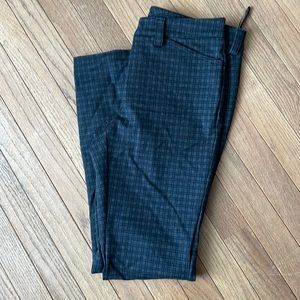 Calvin Klein Size 4 Ladies dress pants. Nice! Grey